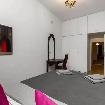 - Great Location- Stays- Freta Apartment